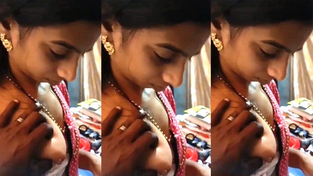 Mallu Innocent Aunty Boobs Pressed By Electrician Latest Video