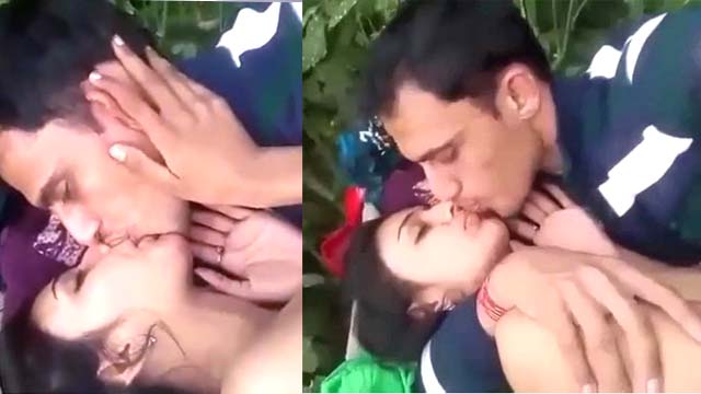 Hot Desi Couple Sex In the Open jungle Sex Video’s